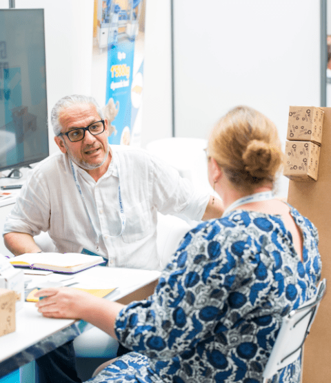 A one-to-one meeting between two logistics professionals at Top Logistics Europe