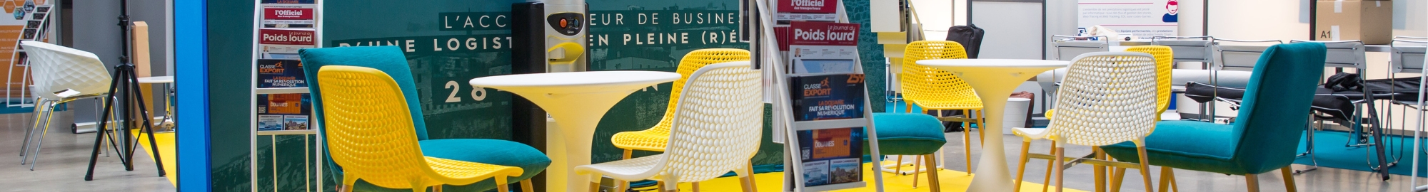 a press area with tables, comfortable chairs and magazines on logistics, supplychain and transport.