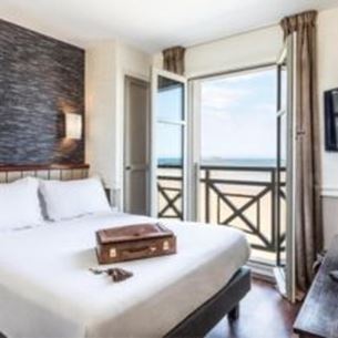 Magnifique chambre d'hôtel au Beaufort donnant une vue sur la plage à Saint Malo 